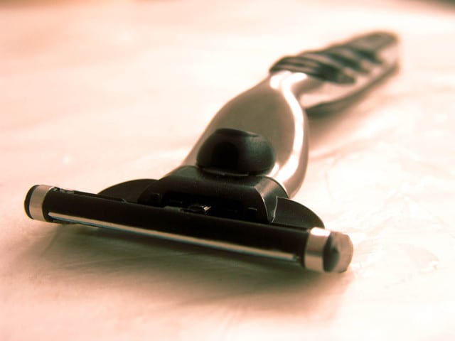 picture of mens razor