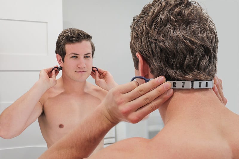man in mirror using lvl neck shaver