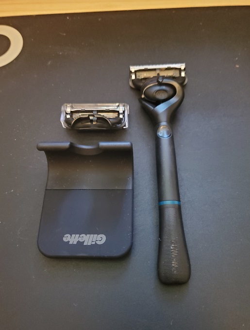 gillette intimate razor review, hook, razor blade